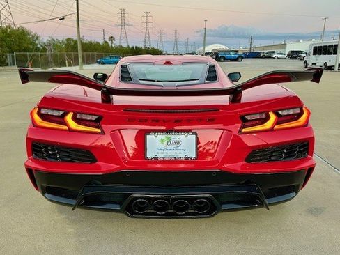 Used 2023 Chevrolet Corvette Z06 w/ Z07 Performance Package image 13