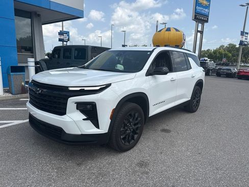 Used 2025 Chevrolet Traverse LT w/ Midnight/Sport Edition FWD image 2