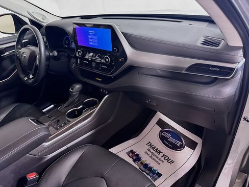 Certified 2024 Toyota Highlander Platinum AWD/4WD image 34