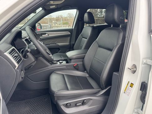 Used 2023 Volkswagen Atlas Cross Sport SE image 30