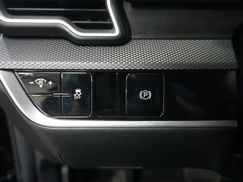 Used 2024 Kia Sportage LX image 27