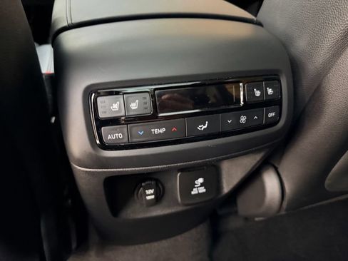 Certified 2024 Hyundai Palisade Limited AWD/4WD image 33