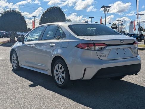 Certified 2025 Toyota Corolla LE FWD image 5