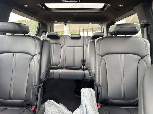 New 2026 Jeep Grand Wagoneer 2WD image 7