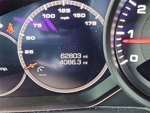 Used 2020 Porsche Cayenne Base image 29