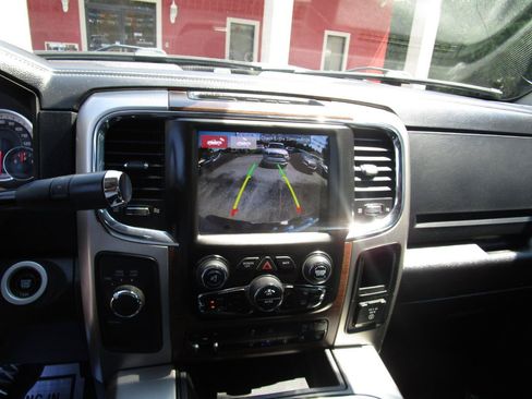 Used 2018 RAM 2500 Laramie w/ Convenience Group AWD/4WD image 16
