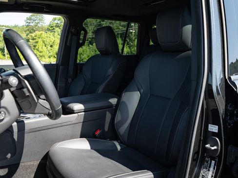 Used 2024 Lexus GX 550 w/ Accessory Package (2T) AWD/4WD image 25