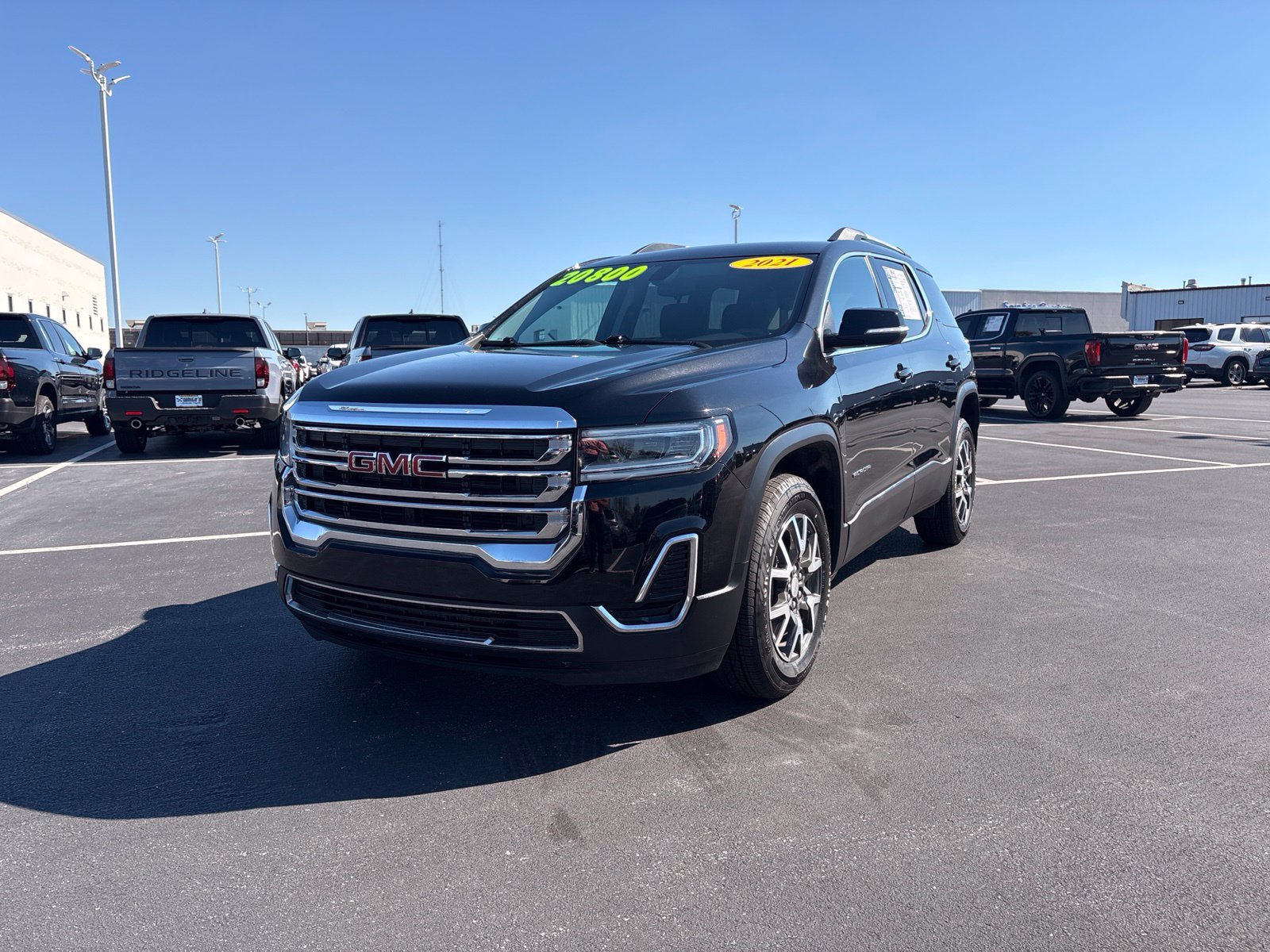 Used 2021 GMC Acadia SLE w/ Driver Convenience Package FWD image 2