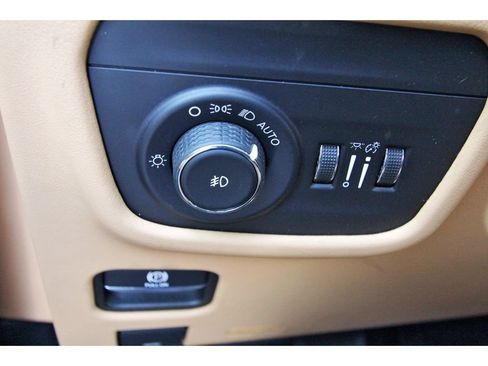 Used 2022 Jeep Grand Cherokee Summit AWD/4WD image 22