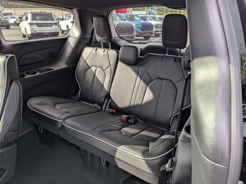 New 2026 Chrysler Pacifica Limited w/ S Appearance Package image 28