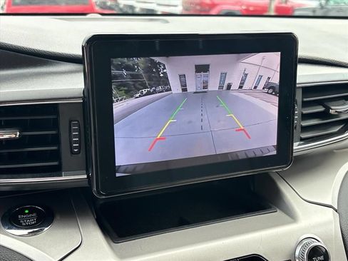 Used 2021 Ford Explorer XLT w/ Equipment Group 202A AWD/4WD image 6