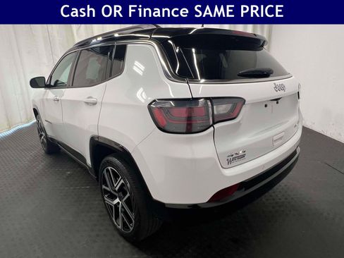 Certified 2025 Jeep Compass Limited w/ Elite Group AWD/4WD image 8