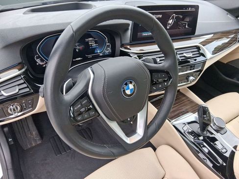 Certified 2023 BMW 530e w/ Executive Package image 4