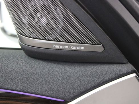 Used 2023 BMW 530e w/ M Sport Package image 11