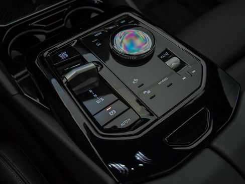 Used 2025 BMW 530i w/ Premium Package image 23