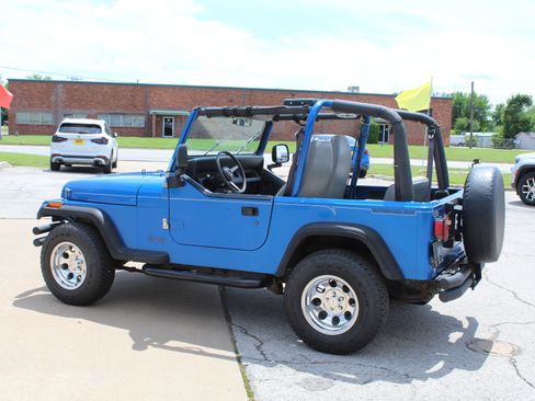 Used 1993 Jeep Wrangler S image 8