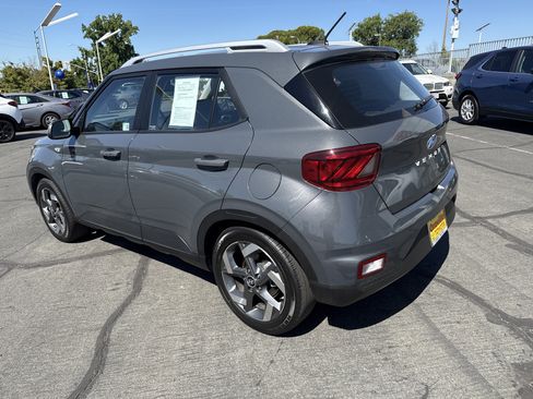 Used 2025 Hyundai Venue SEL FWD image 3