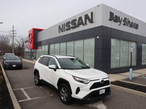 Used 2024 Toyota RAV4 XLE AWD/4WD image 2