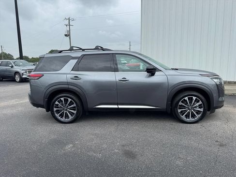 Used 2026 Nissan Pathfinder Platinum w/ Lighting Package FWD image 2