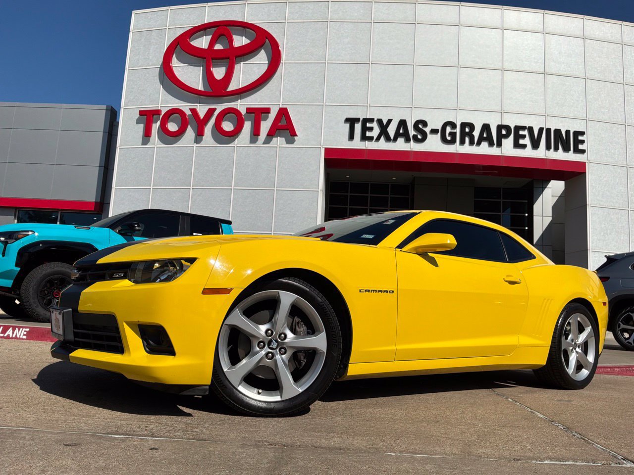 Used 2015 Chevrolet Camaro SS RWD image 2
