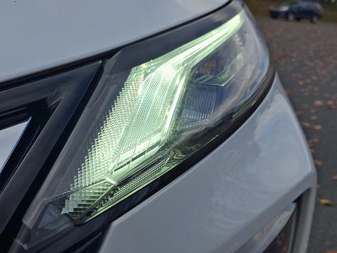 Certified 2025 Nissan Rogue SV image 9