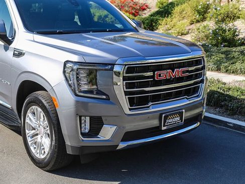Used 2022 GMC Yukon SLT w/ SLT Premium Package image 9