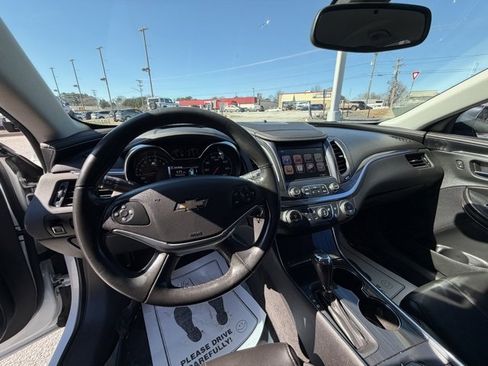 Used 2016 Chevrolet Impala LT w/ Convenience Package image 14