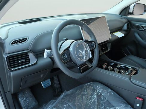 New 2025 VinFast VF 8 Eco AWD/4WD image 10