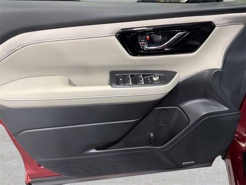 Used 2025 Subaru Forester Limited w/ Popular Package #2 image 9