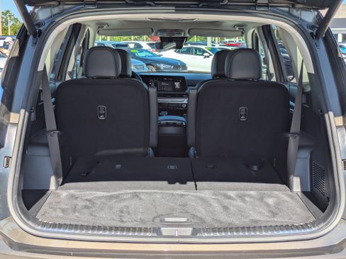 Used 2025 Kia Telluride SX w/ SX Captain's Chair Package FWD image 13