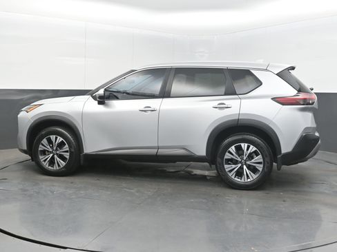 Used 2022 Nissan Rogue SV image 5
