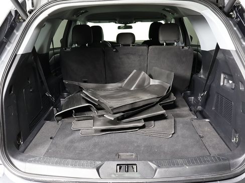 Used 2022 Ford Explorer XLT image 14