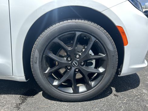 New 2026 Chrysler Pacifica Select image 22