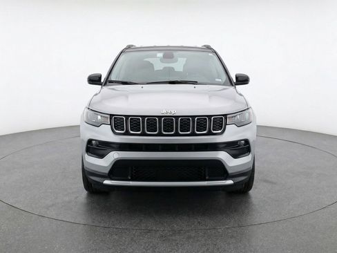 Used 2025 Jeep Compass Limited AWD/4WD image 2