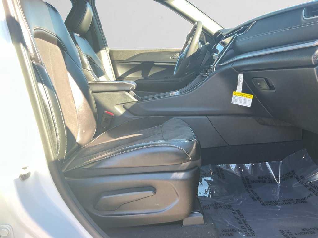Used 2025 Jeep Grand Cherokee Altitude AWD/4WD image 15
