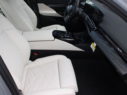 Used 2026 BMW 530i w/ M Sport Package RWD image 25
