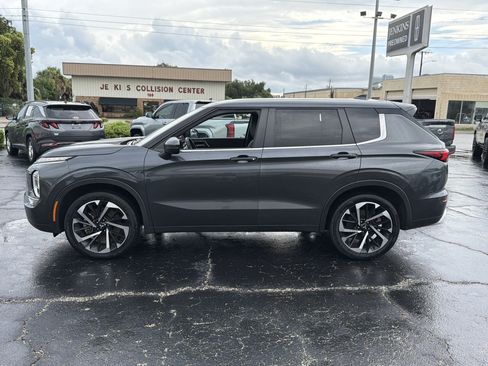 Used 2024 Mitsubishi Outlander SE FWD image 6