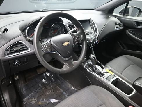 Used 2018 Chevrolet Cruze LT w/ Convenience Package image 13