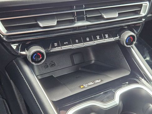 New 2026 Chevrolet Traverse LT image 21