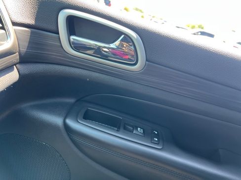 Used 2021 Jeep Grand Cherokee Laredo X image 32