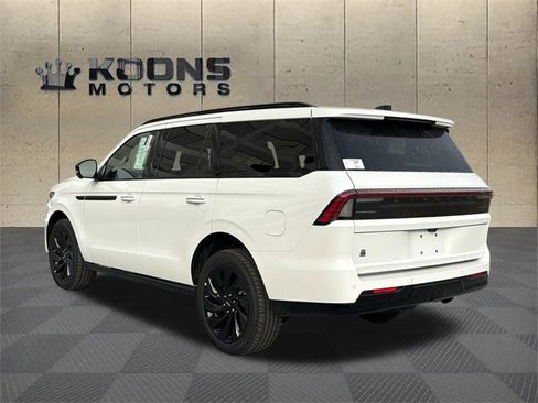 New 2026 Lincoln Navigator Reserve w/ Jet Appearance Package image 3