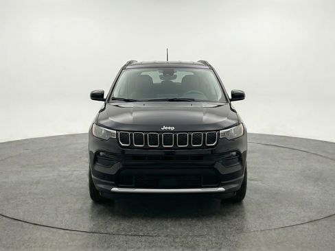 Used 2025 Jeep Compass Latitude AWD/4WD image 2