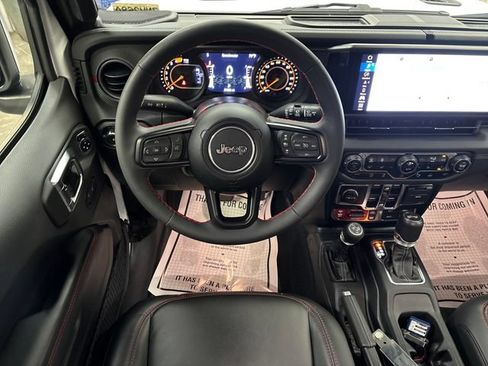 Used 2024 Jeep Wrangler Unlimited Rubicon AWD/4WD image 15