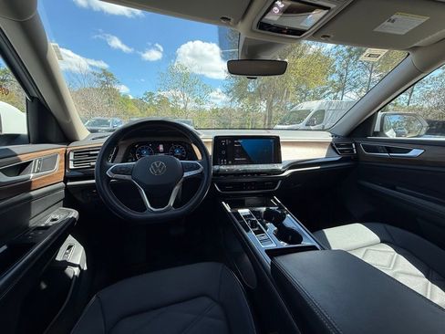 Used 2024 Volkswagen Atlas SE image 19