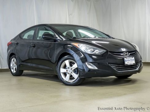 Used 2013 Hyundai Elantra GLS w/ Preferred Pkg image 2
