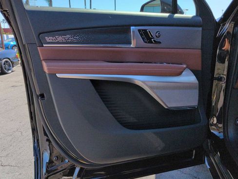 New 2026 Cadillac Vistiq Platinum image 10