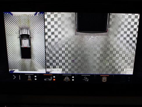 Used 2025 GMC Sierra 2500 AT4 image 17