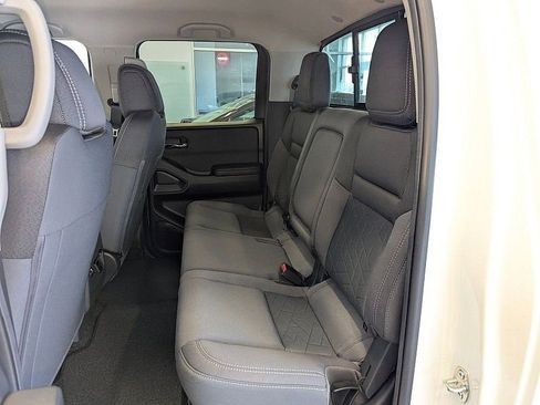 Used 2025 Nissan Frontier SV w/ SV Convenience Package image 12