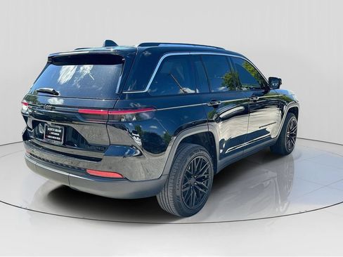 Used 2022 Jeep Grand Cherokee Limited RWD image 7