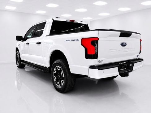 Used 2022 Ford F150 Lightning XLT AWD/4WD image 5